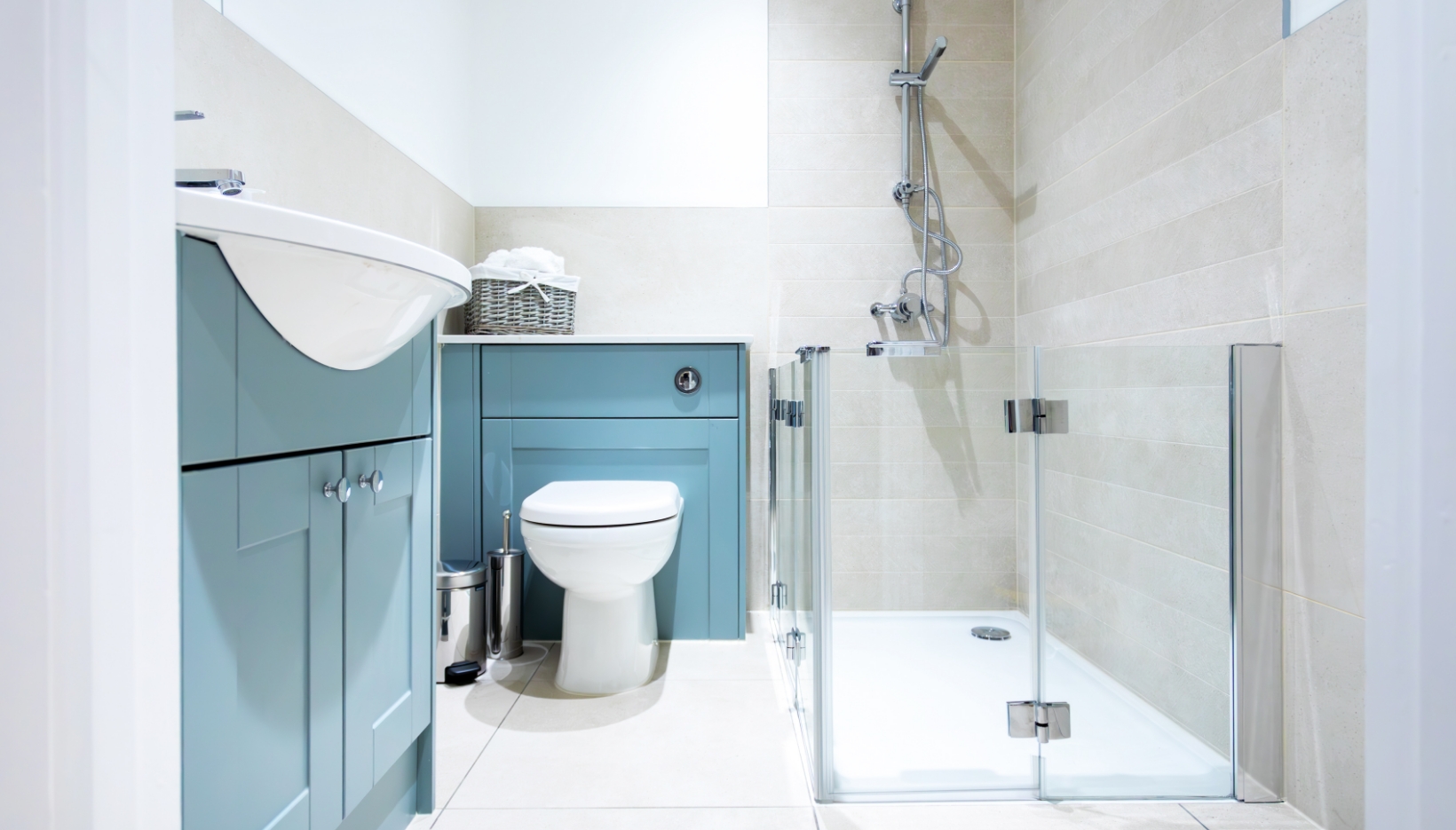 A tastefully decorated and styled bathroom at Newlands Care Home in Stow on the Wold in the Cotswolds