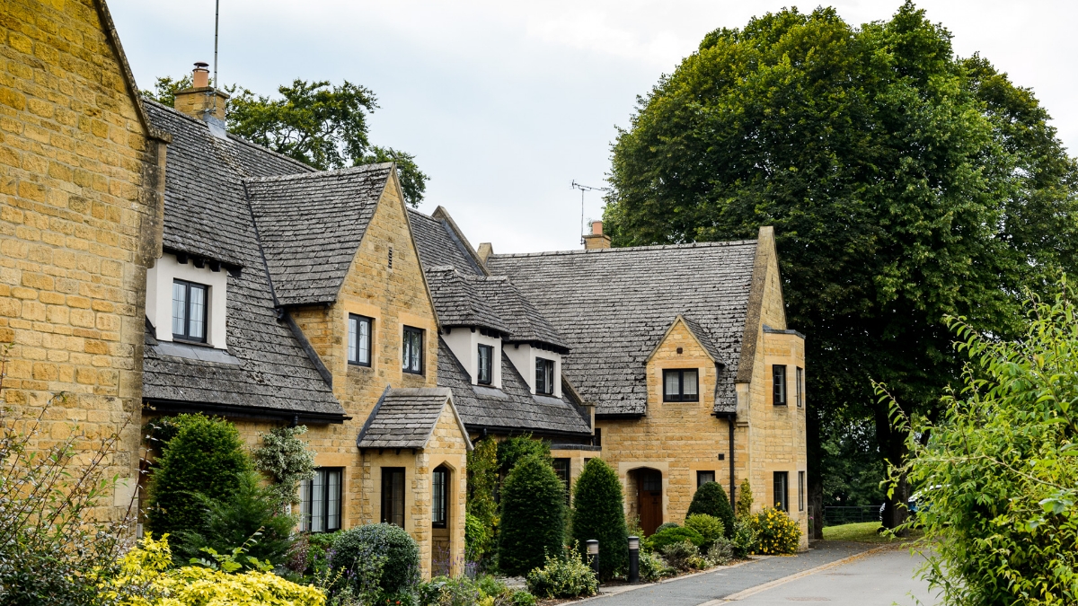 Newlands of Stow Retirement Apartments and Cottages - exterior image and grounds